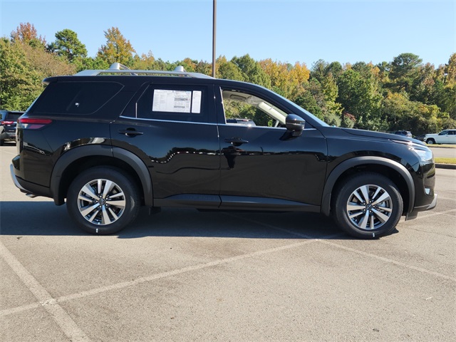 2025 Nissan Pathfinder SL photo 2