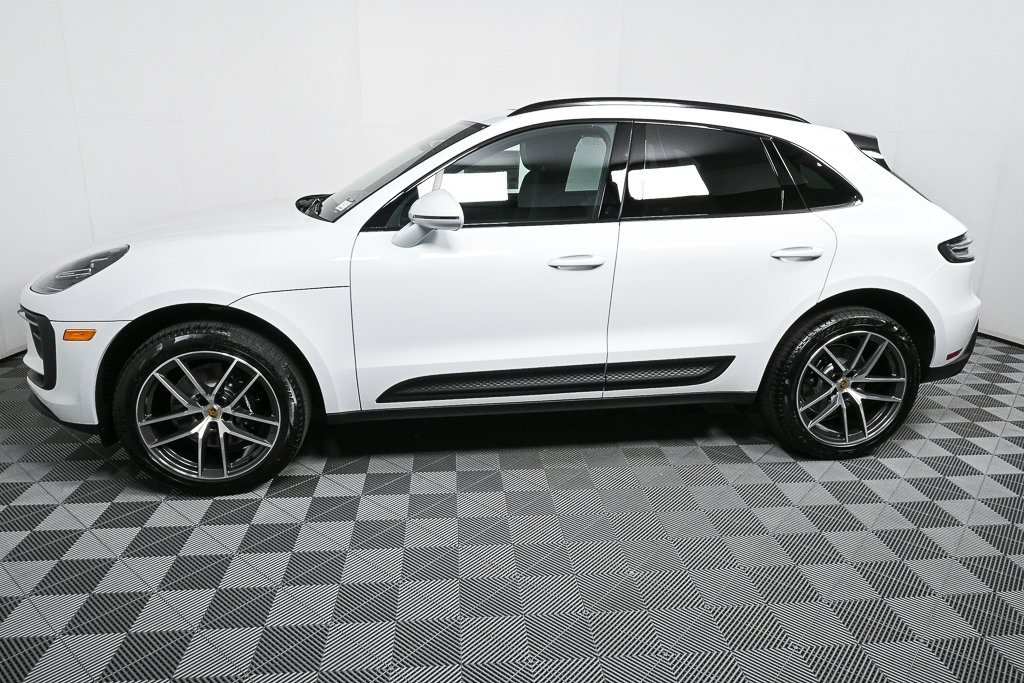 2025 Porsche Macan S photo 2