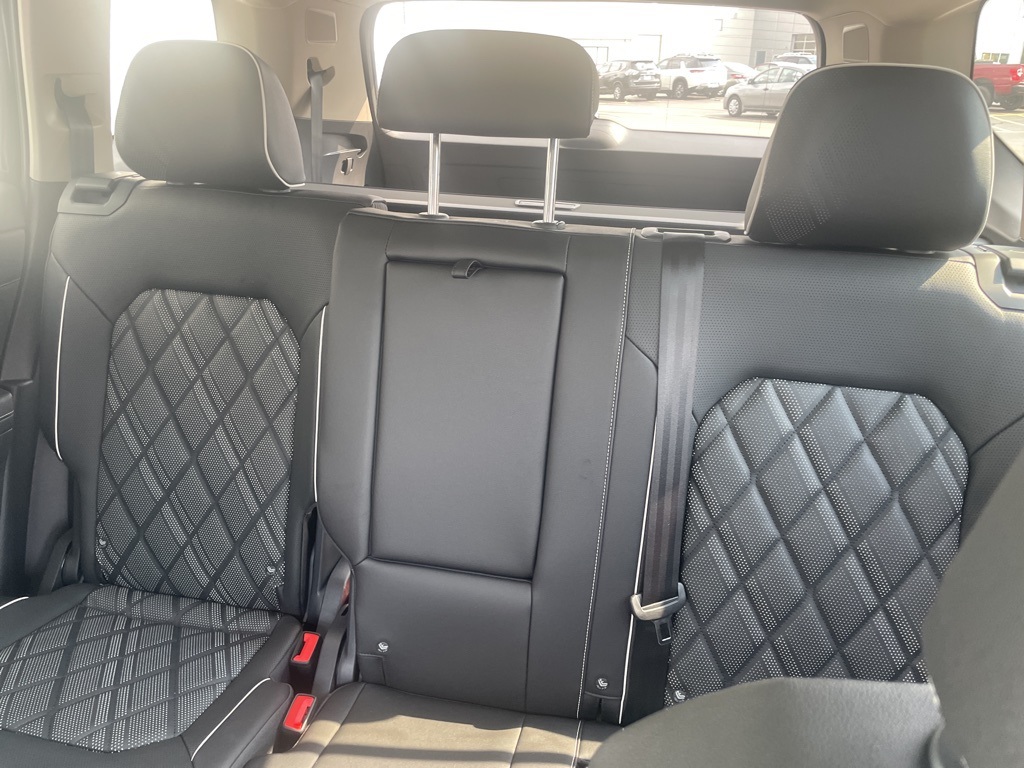 2025 Volkswagen Atlas SEL Premium R-Line photo 7