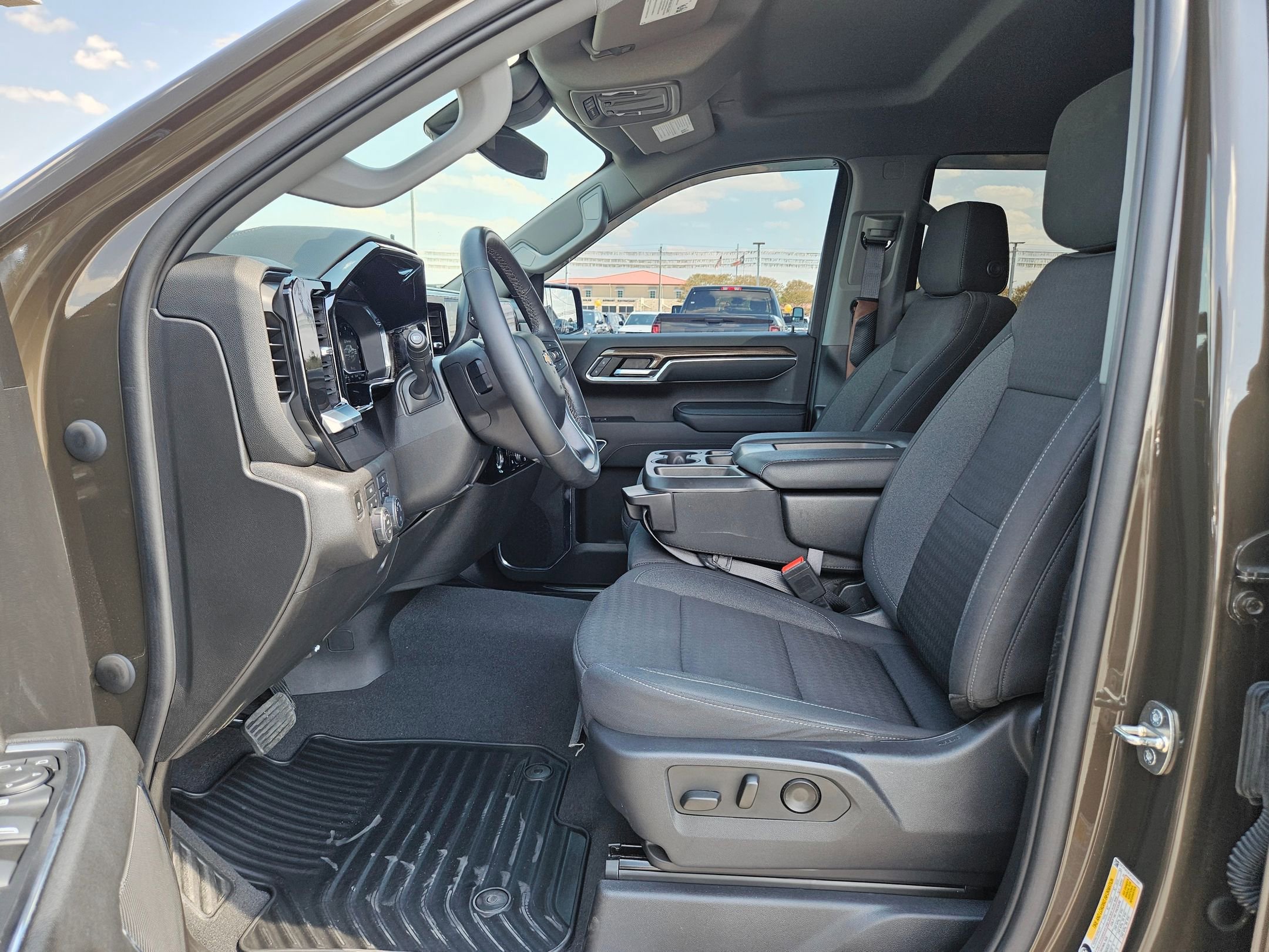 2023 Chevrolet Silverado 1500 LT photo 8
