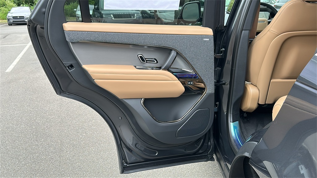 2025 Land Rover Range Rover Sport SE photo 17