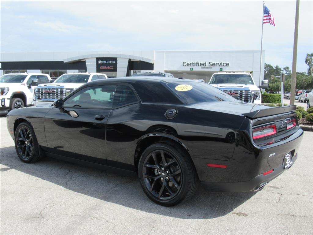 2022 Dodge Challenger SXT photo 4
