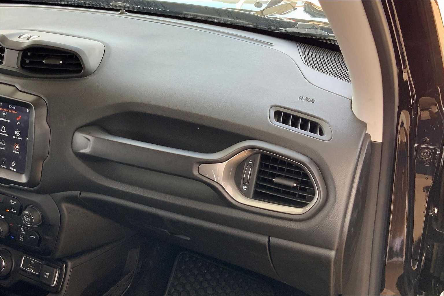 2022 Jeep Renegade Latitude photo 16