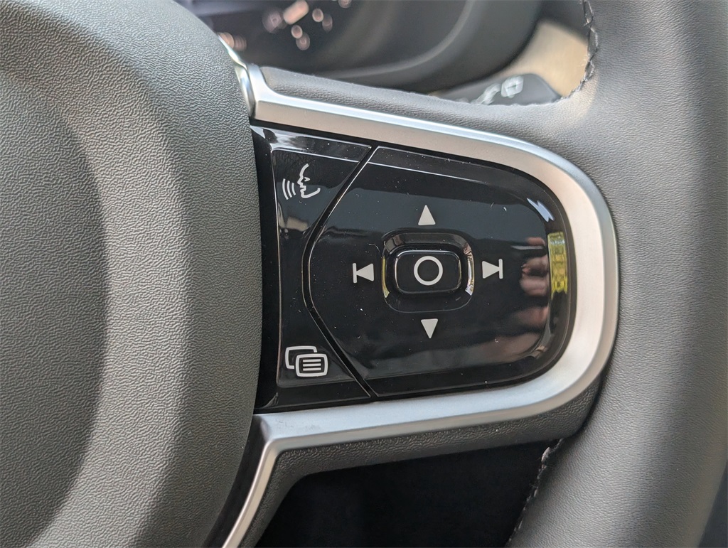 2026 Volvo XC60 B5 Plus photo 15
