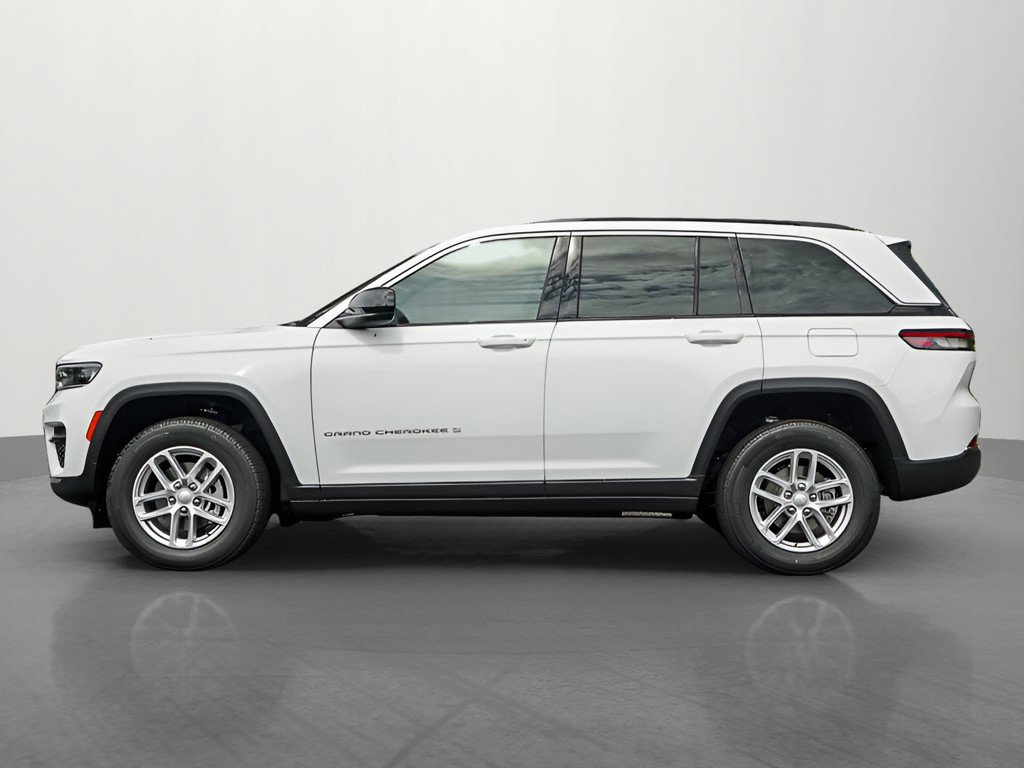 2025 Jeep Grand Cherokee Laredo X photo 3