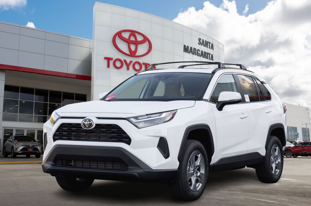 2025 Toyota RAV4 XLE's photo