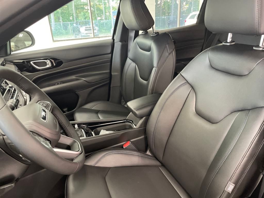 2025 Jeep Compass Limited photo 9