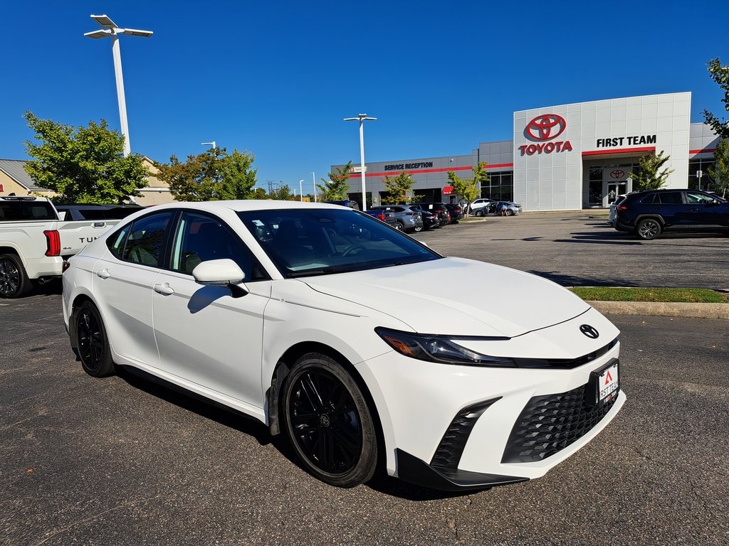 2025 Toyota Camry SE photo 5