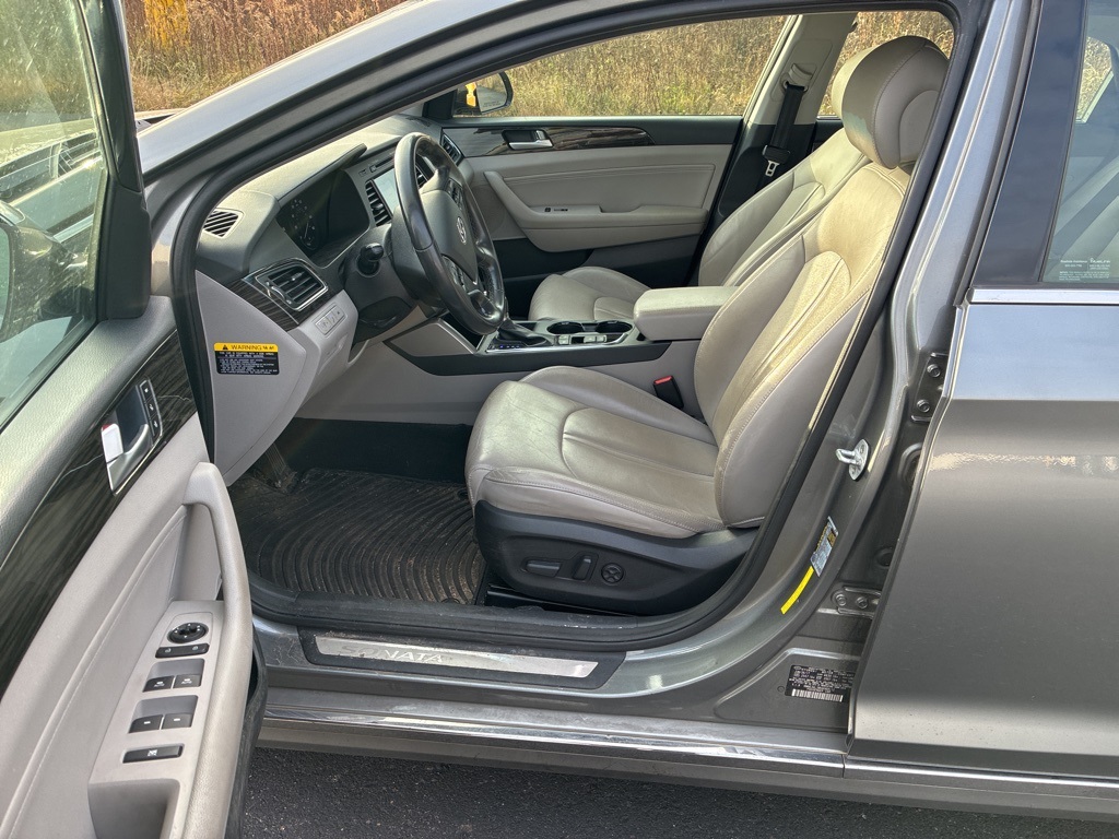 2017 Hyundai Sonata Hybrid Limited photo 2