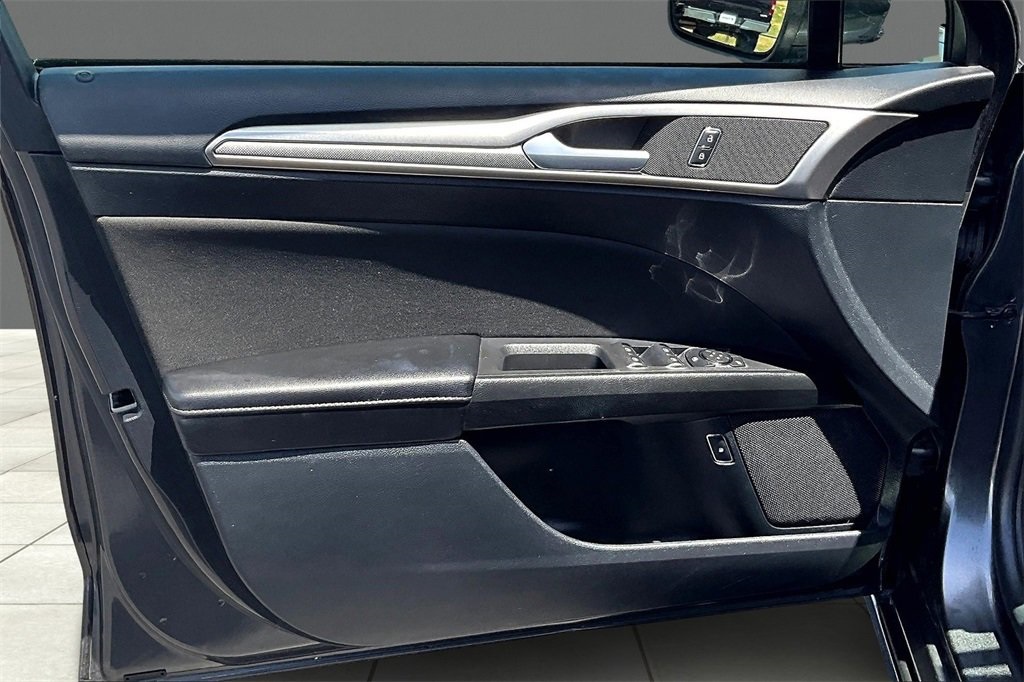 2020 Ford Fusion Hybrid SE photo 22