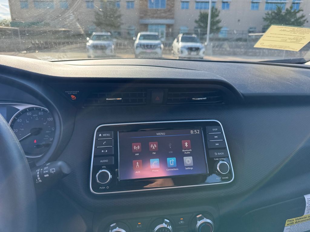 2025 Nissan Kicks Play S photo 11