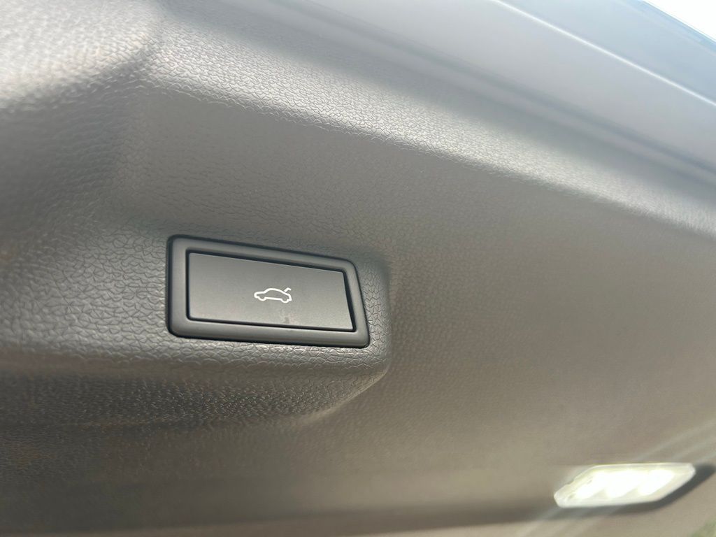 2025 Volkswagen ID. Buzz Pro Plus photo 35