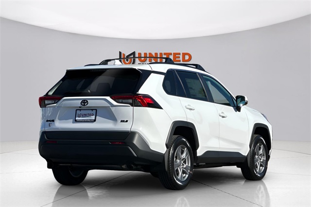 2025 Toyota RAV4 XLE's photo