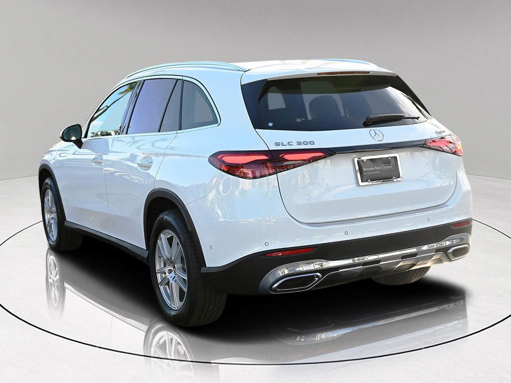2025 Mercedes Benz GLC 300 4MATIC photo 4