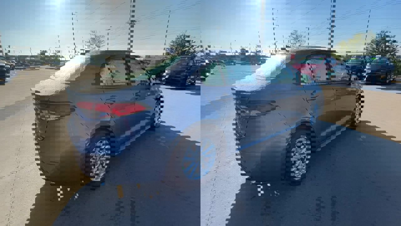 2025 Toyota Corolla LE photo 8