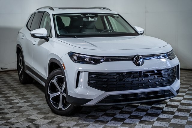 2025 Volkswagen Tiguan SE photo 3