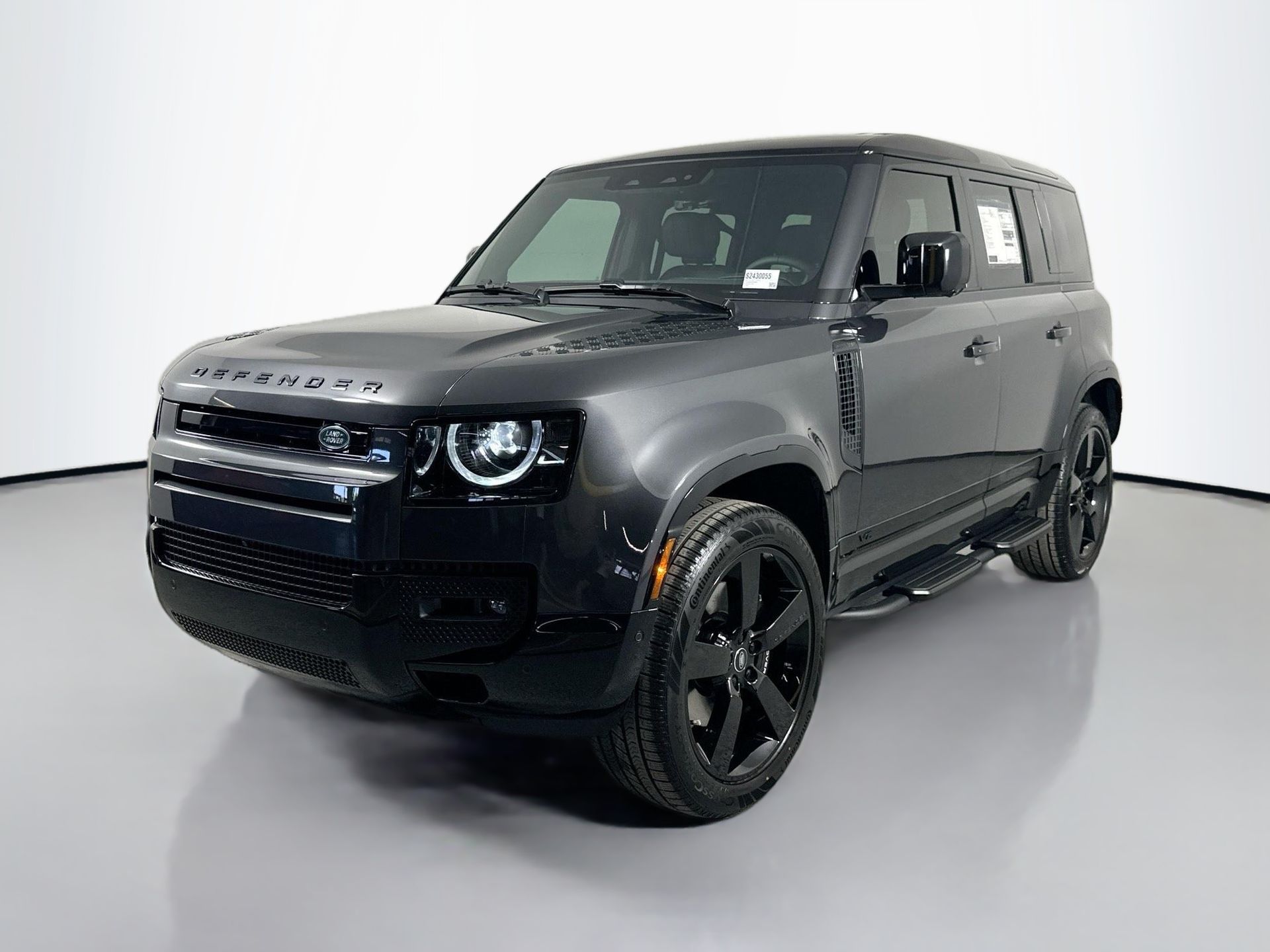 2025 Land Rover Defender V8's photo