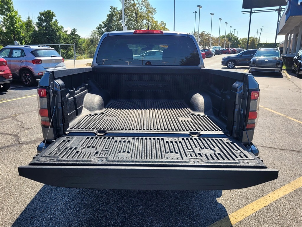 2023 Nissan Frontier SV photo 16