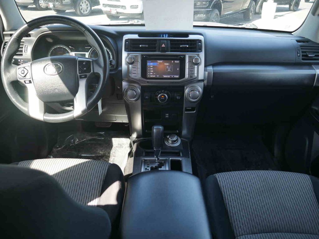 2016 Toyota 4Runner SR5 photo 3
