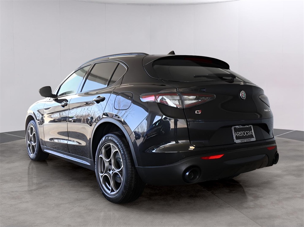 2025 Alfa Romeo Stelvio Sprint Base photo 5