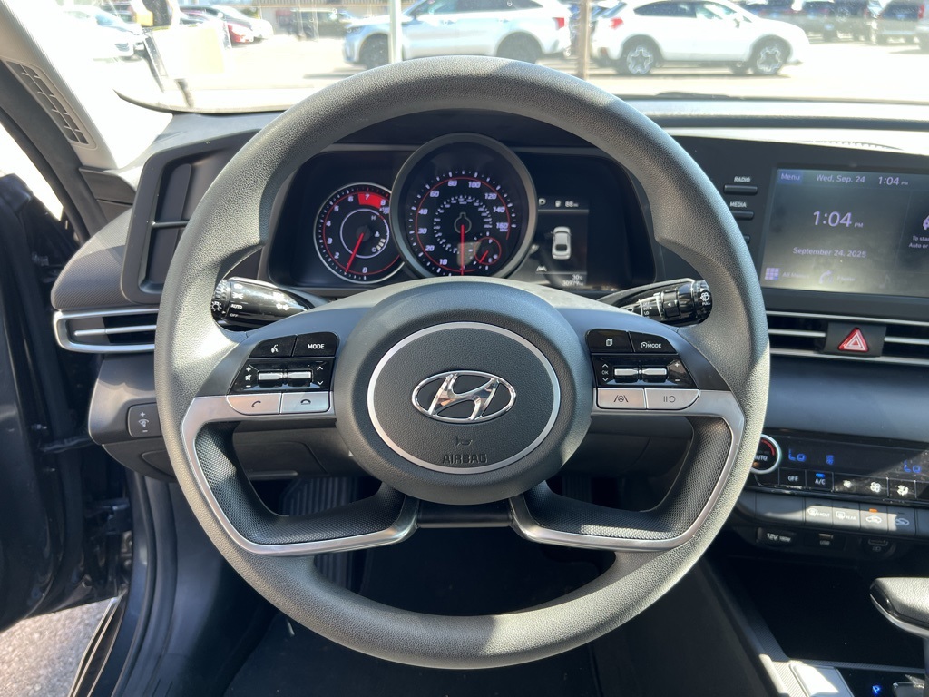 2022 Hyundai Elantra SEL photo 15