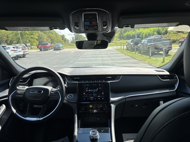 2025 Jeep Grand Cherokee Laredo Altitude photo 8