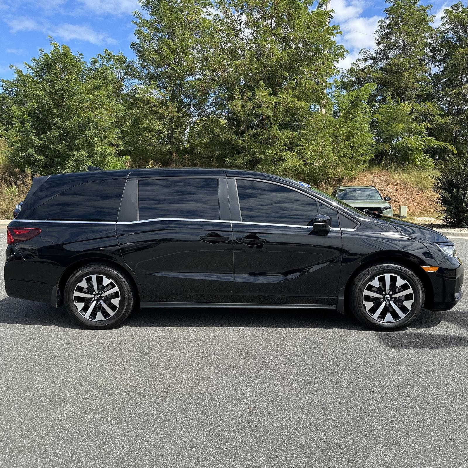 2025 Honda Odyssey EX-L photo 3