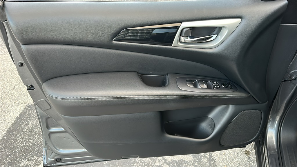 2020 Nissan Pathfinder SV photo 15