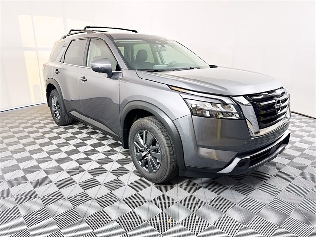 2025 Nissan Pathfinder SV's photo