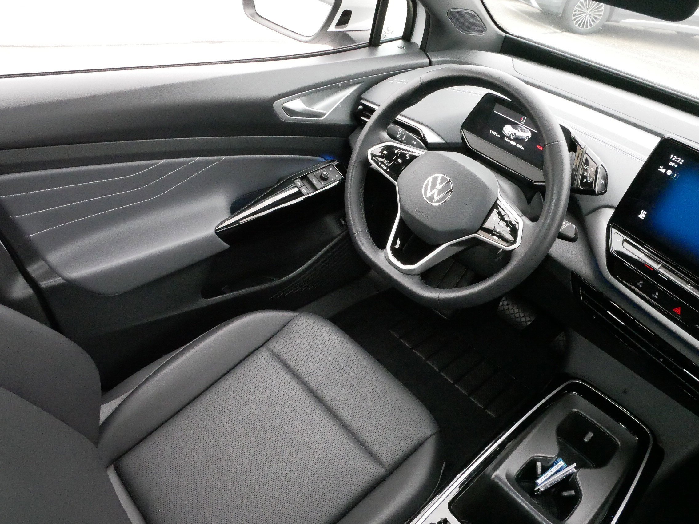 2023 Volkswagen ID.4 Pro Plus photo 9