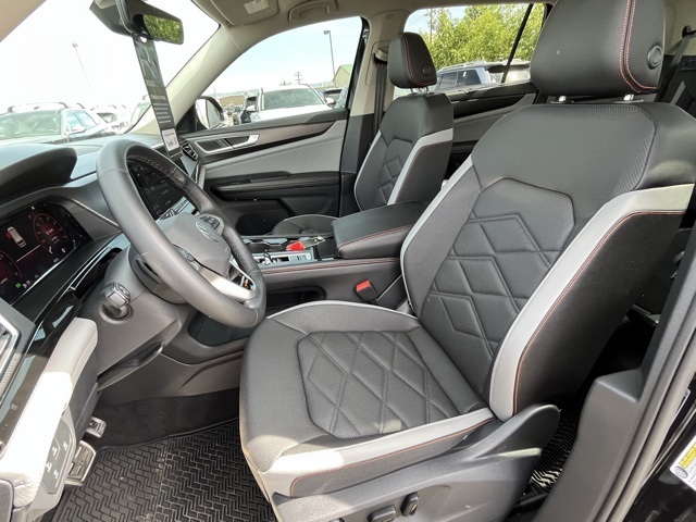 2025 Volkswagen Atlas Peak Edition SE photo 14