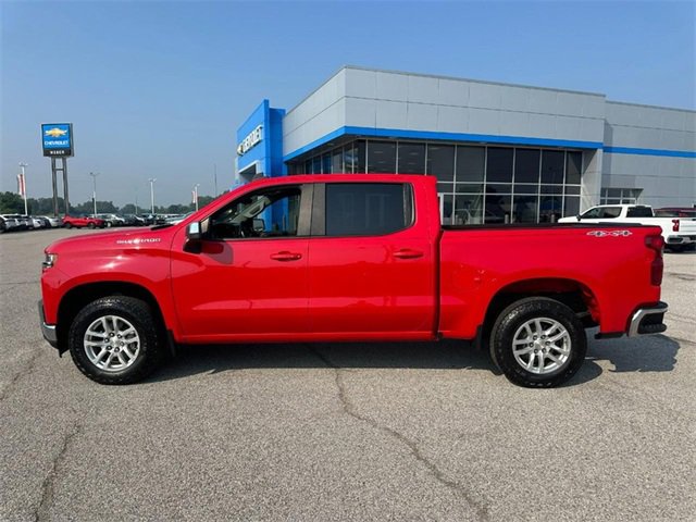 2021 Chevrolet Silverado LT photo 2
