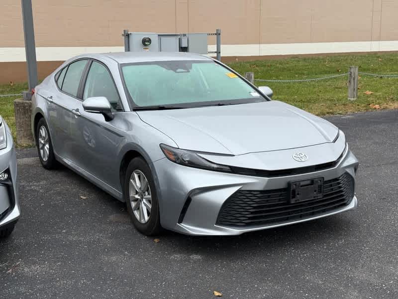 2025 Toyota Camry LE's photo