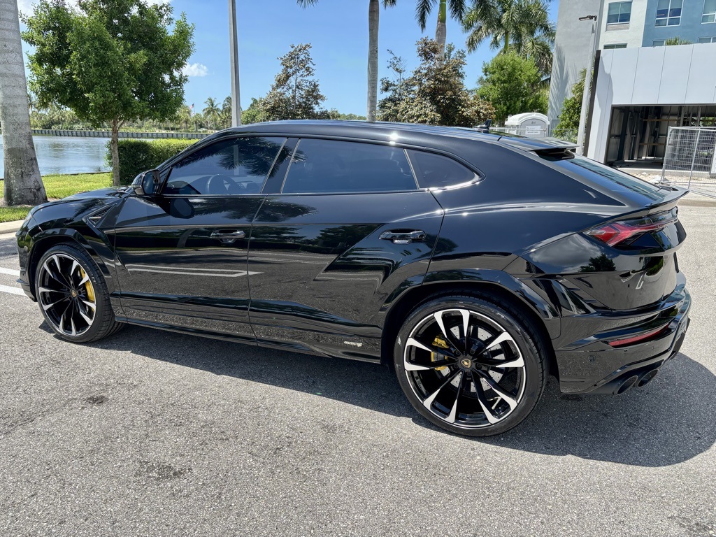 2024 Lamborghini Urus S photo 9