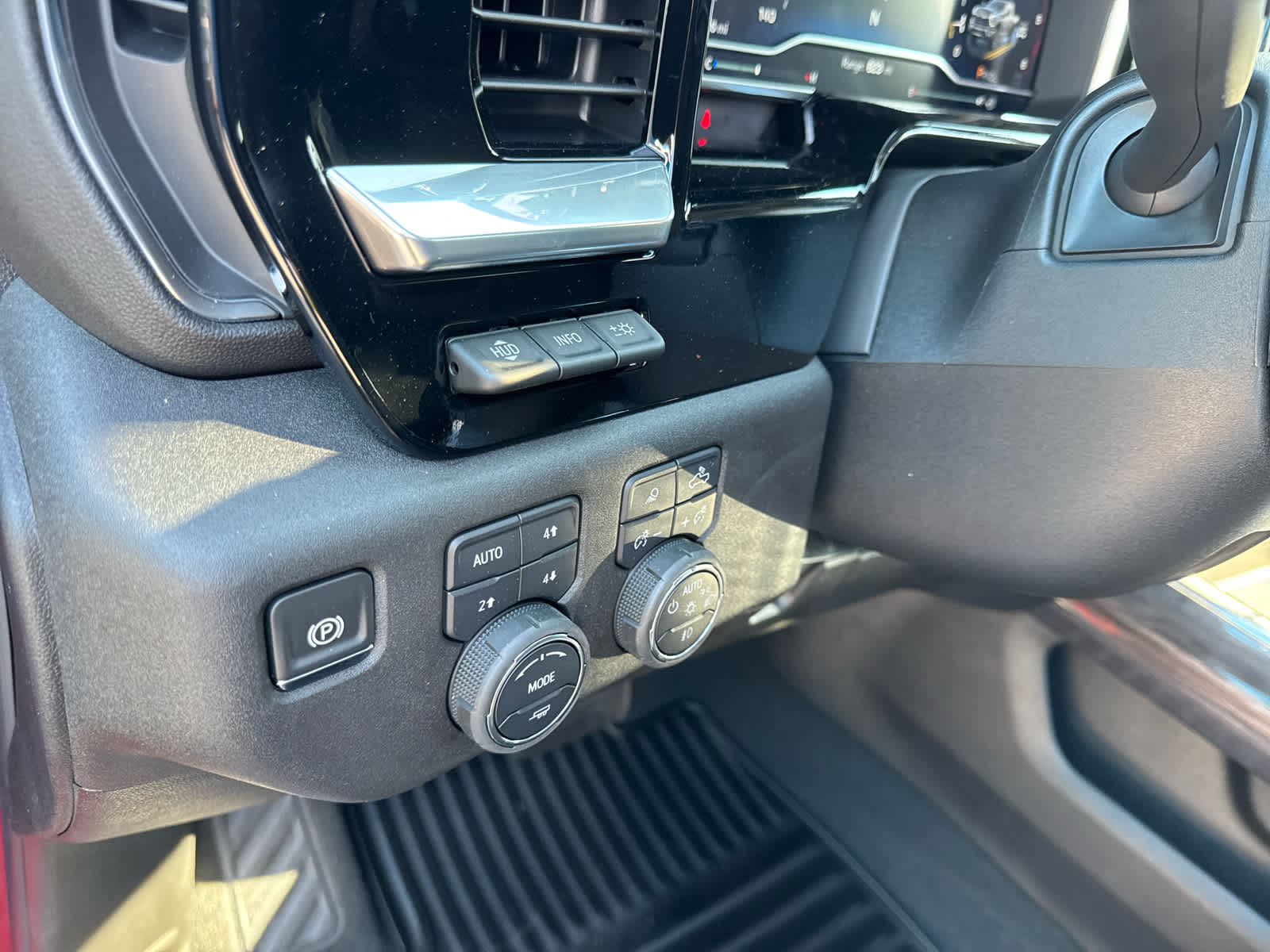 2025 Chevrolet Silverado 2500HD LTZ photo 19