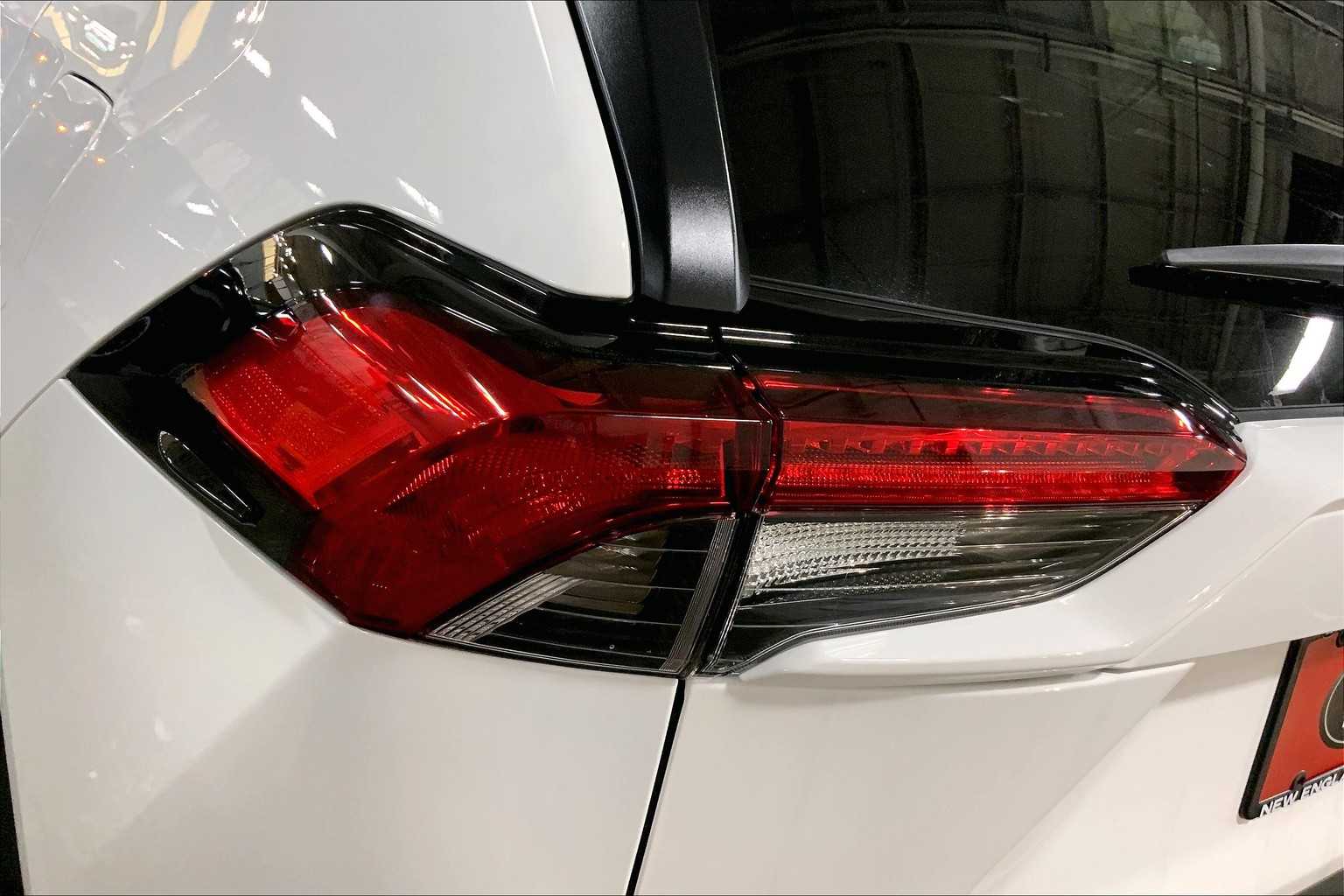 2025 Toyota RAV4 XLE photo 14