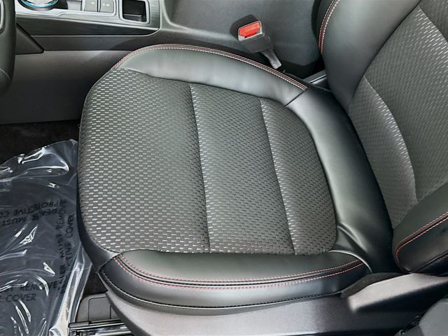 2025 Ford Escape Hybrid ST-Line photo 16