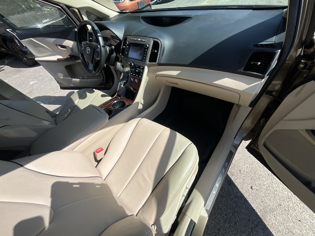2013 Toyota Venza LE photo 30