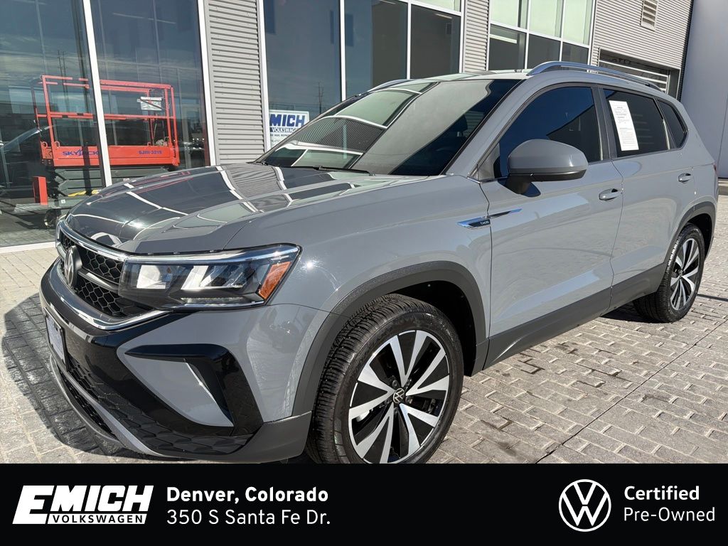 2022 Volkswagen Taos SE's photo