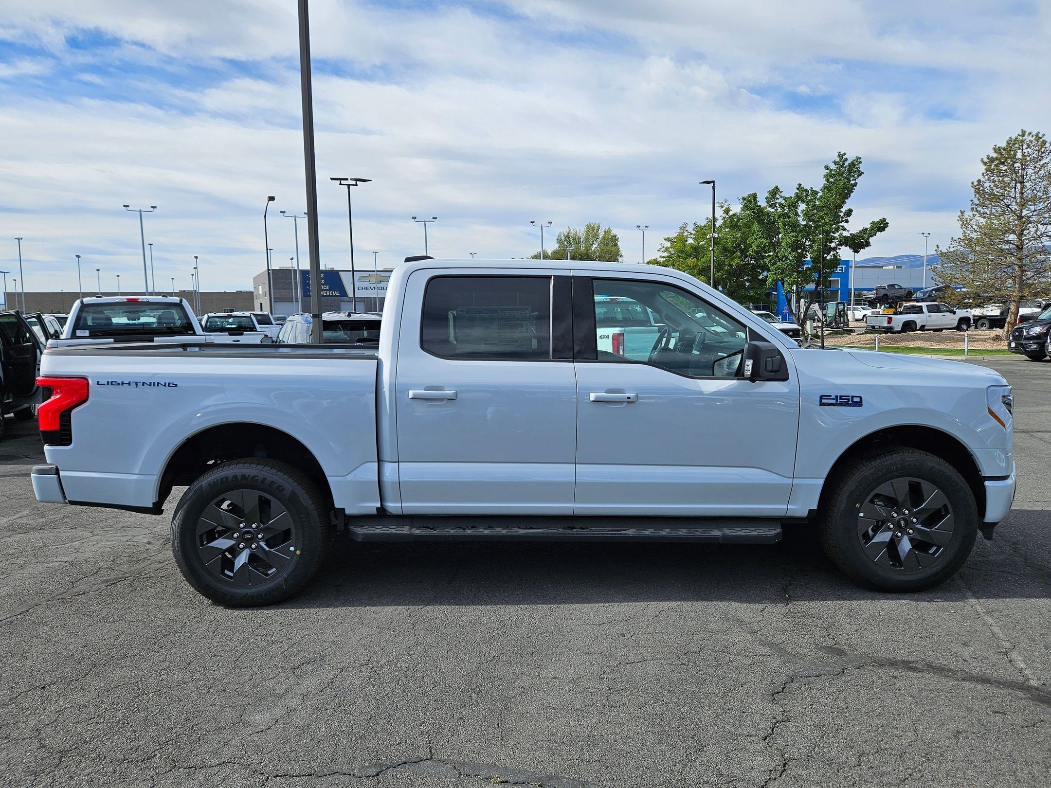 2025 Ford F-150 Lightning photo 2