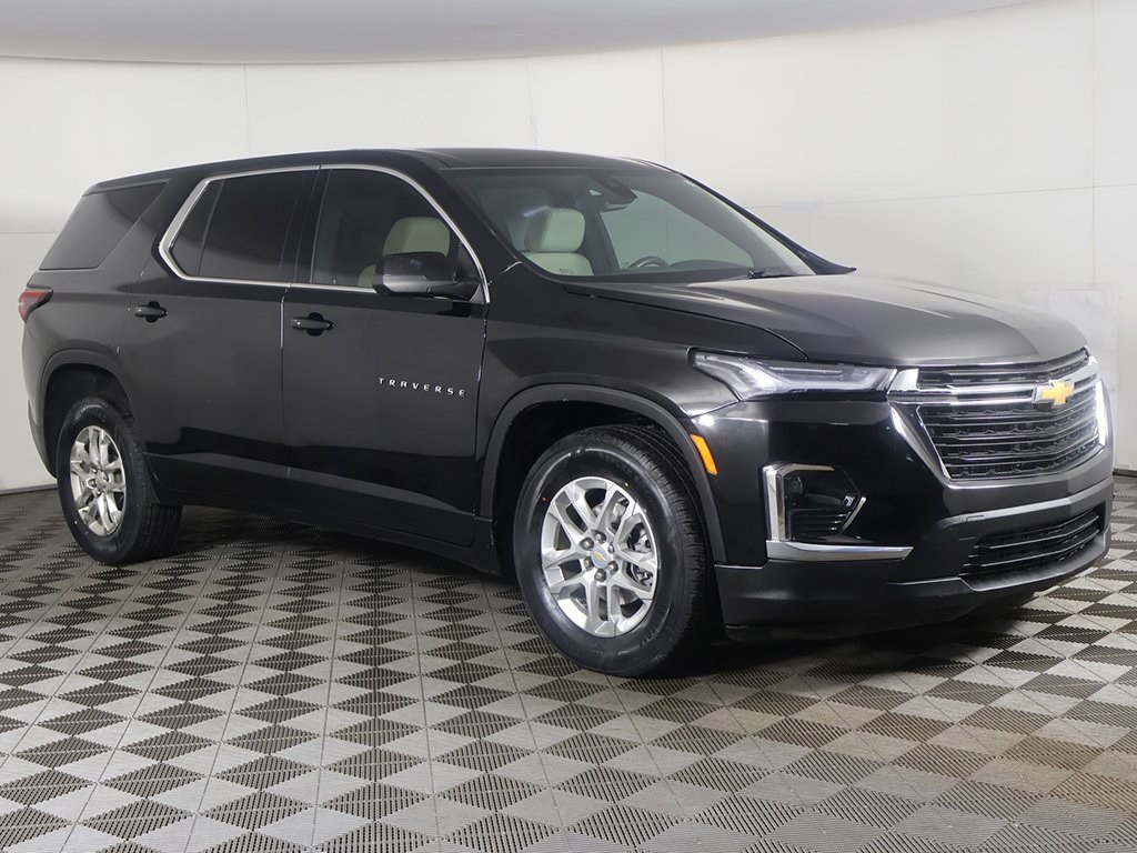 2022 Chevrolet Traverse LS photo 2
