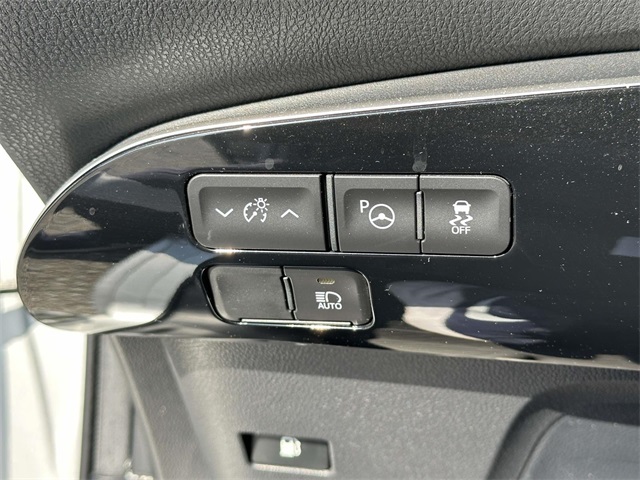 2022 Toyota Prius LE AWD-e photo 25