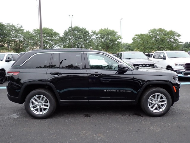 2025 Jeep Grand Cherokee Laredo X photo 6