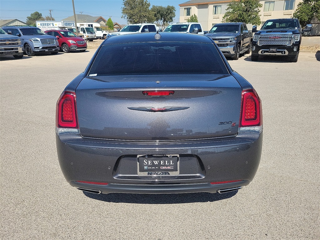 2023 Chrysler 300 S photo 4