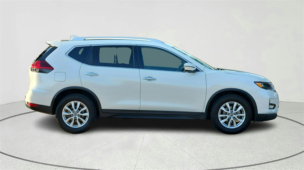 2017 Nissan Rogue SV photo 14
