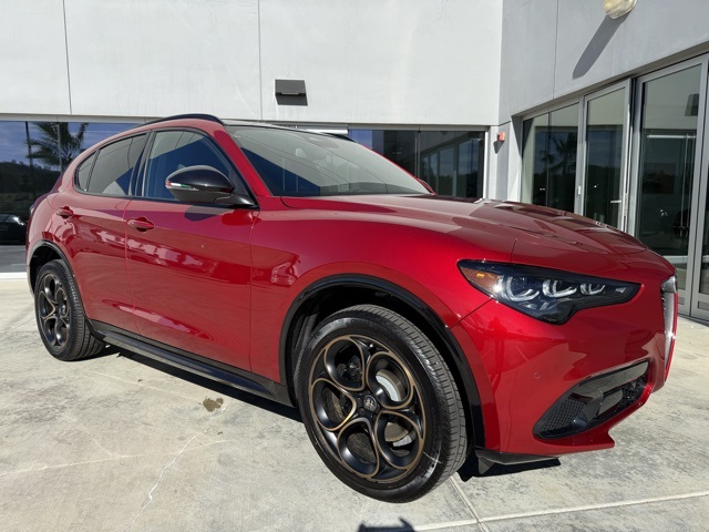2025 Alfa Romeo Stelvio Intensa's photo