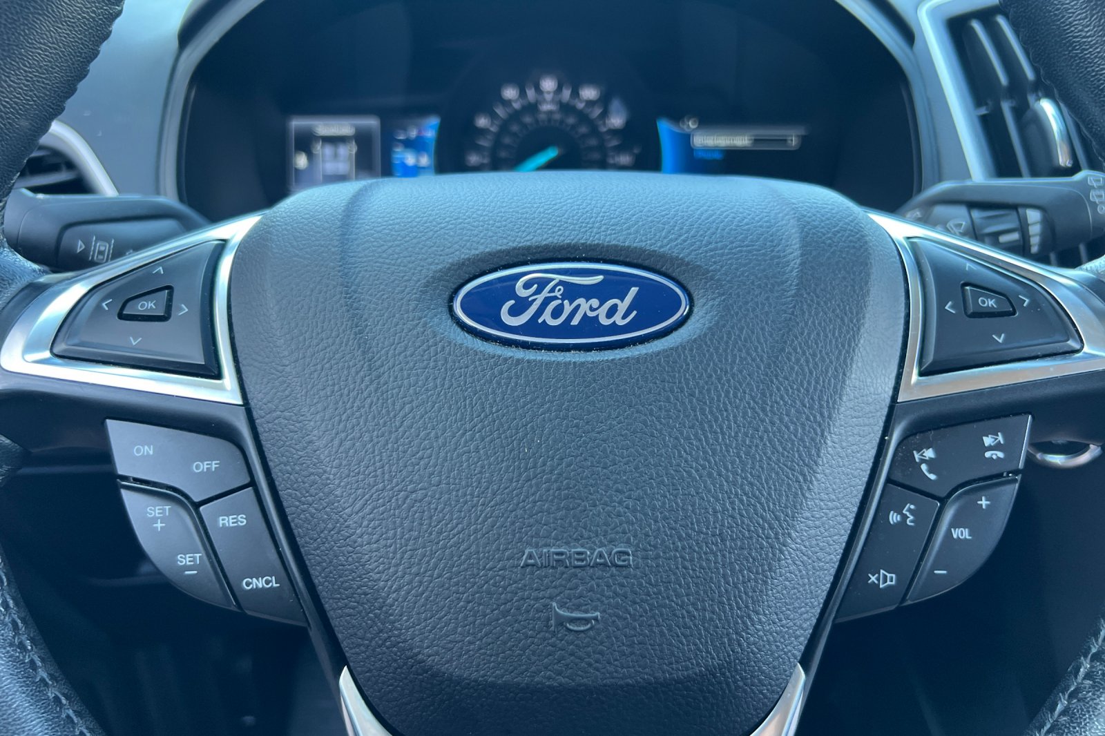 2023 Ford Edge SEL photo 17