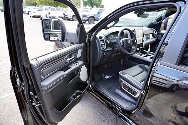 New 2026 Diamond Black Crystal Pearl-Coat Exterior Paint RAM Laramie image 44