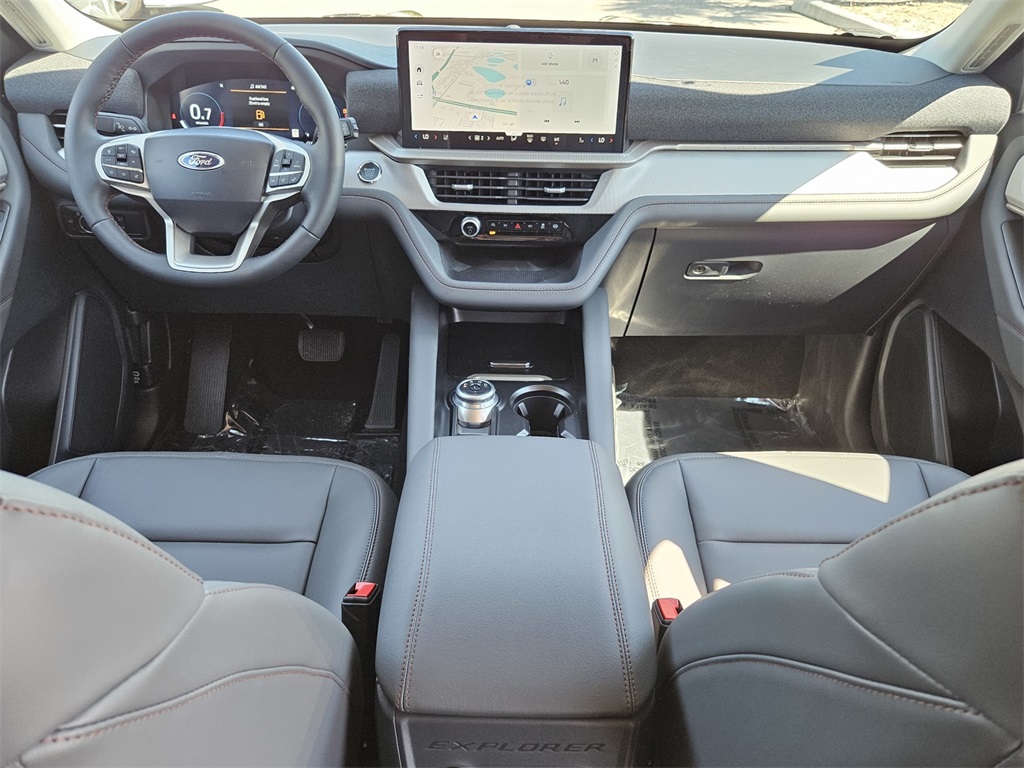 2025 Ford Explorer photo 26