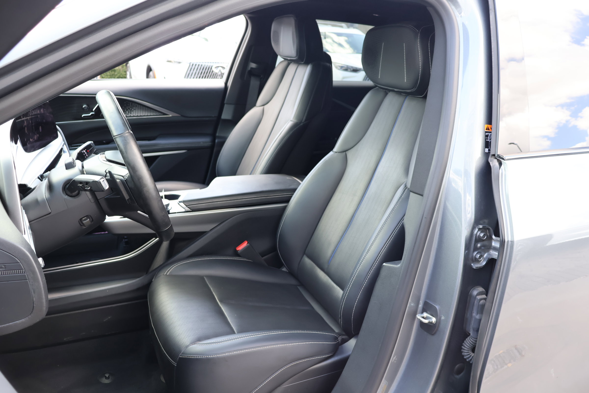 Used 2023 Cadillac LYRIQ Luxury with VIN 1GYKPMRK1PZ000640 for sale in Clearwater, FL
